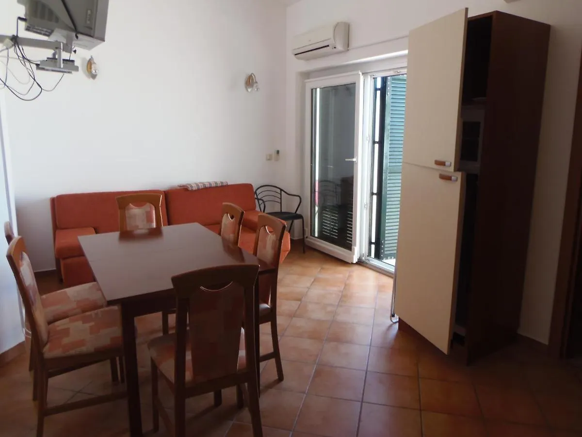 Apartment House Nono Povljana