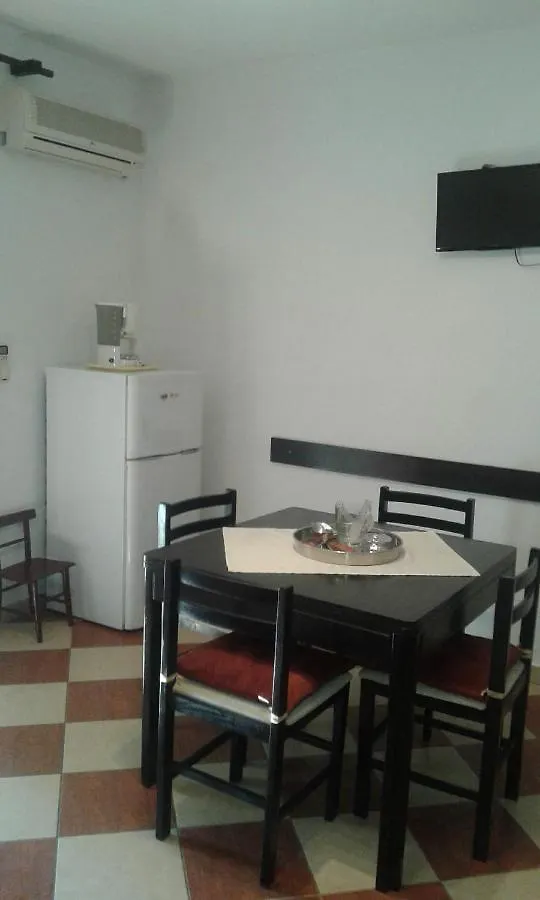 Apartment House Nono Povljana
