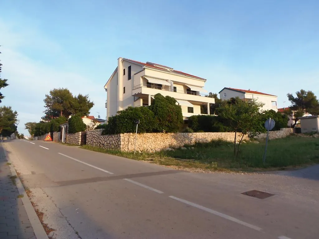 Apartment House Nono Povljana