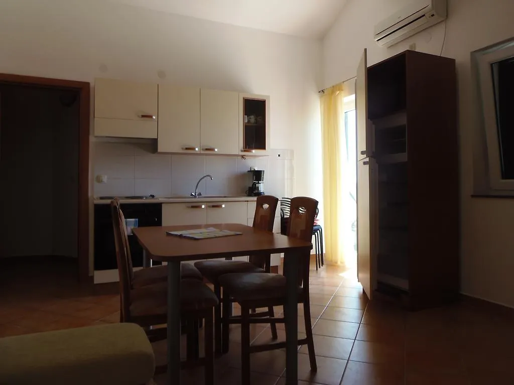 Apartment House Nono Povljana