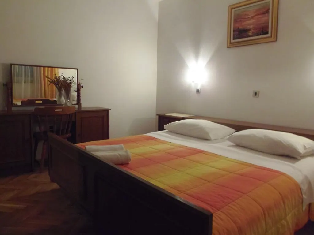 Apartment House Nono Povljana