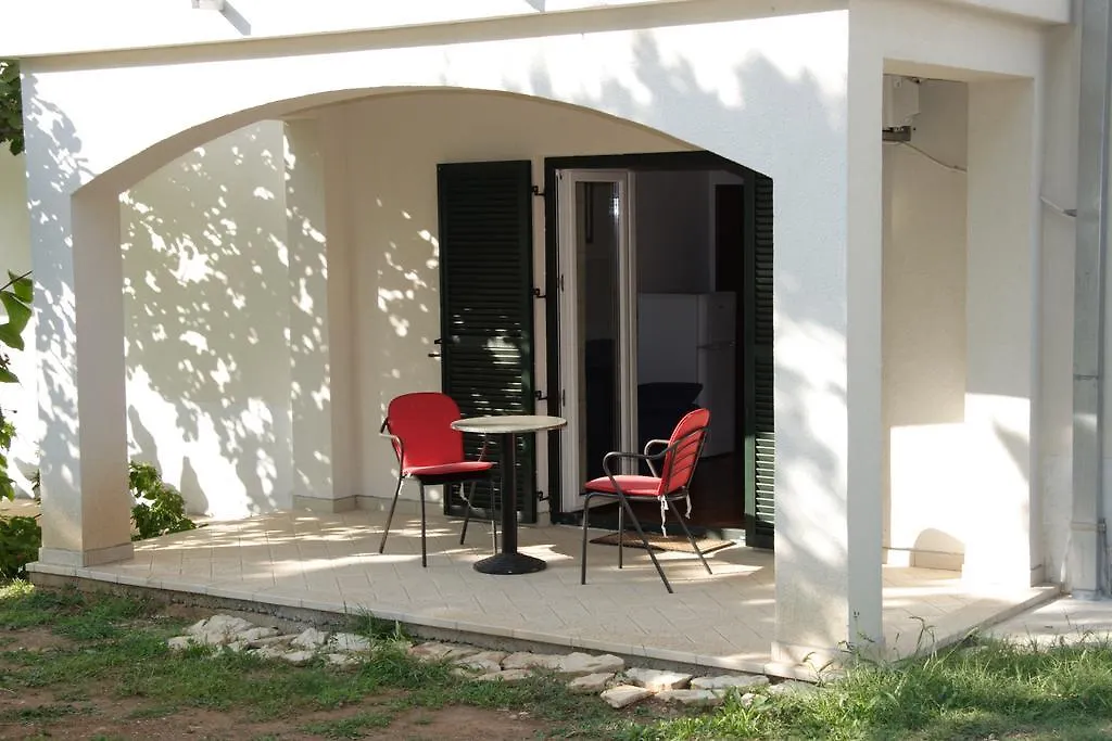 Apartment House Nono Povljana 0*,