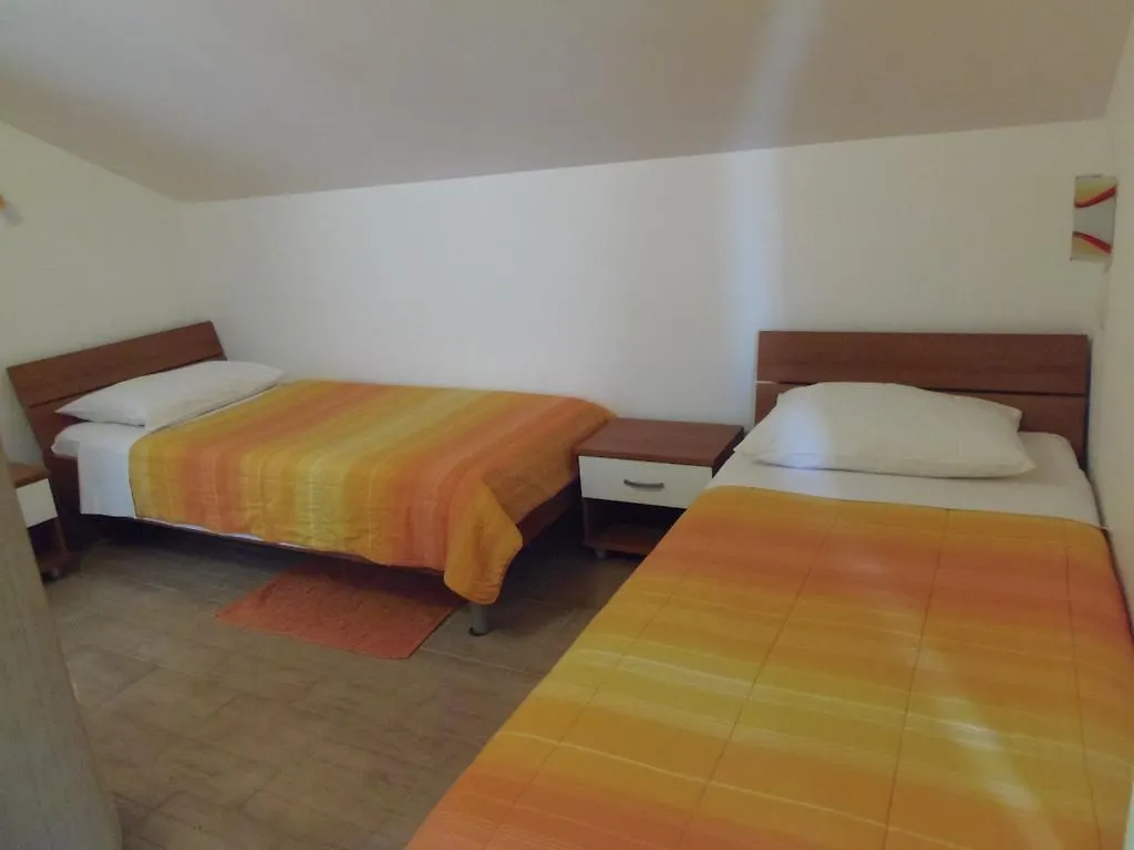 Apartment House Nono Povljana 0*,