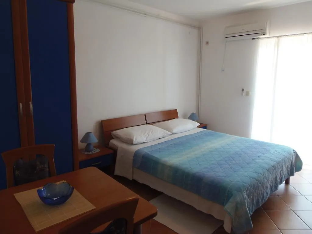 Apartment House Nono Povljana