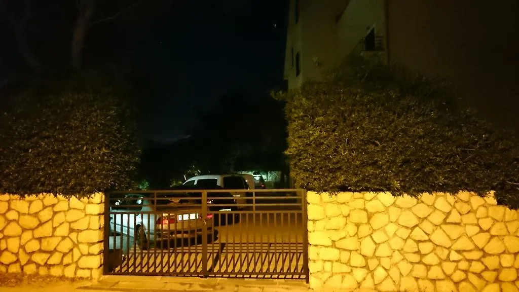 Apartment House Nono Povljana Croazia